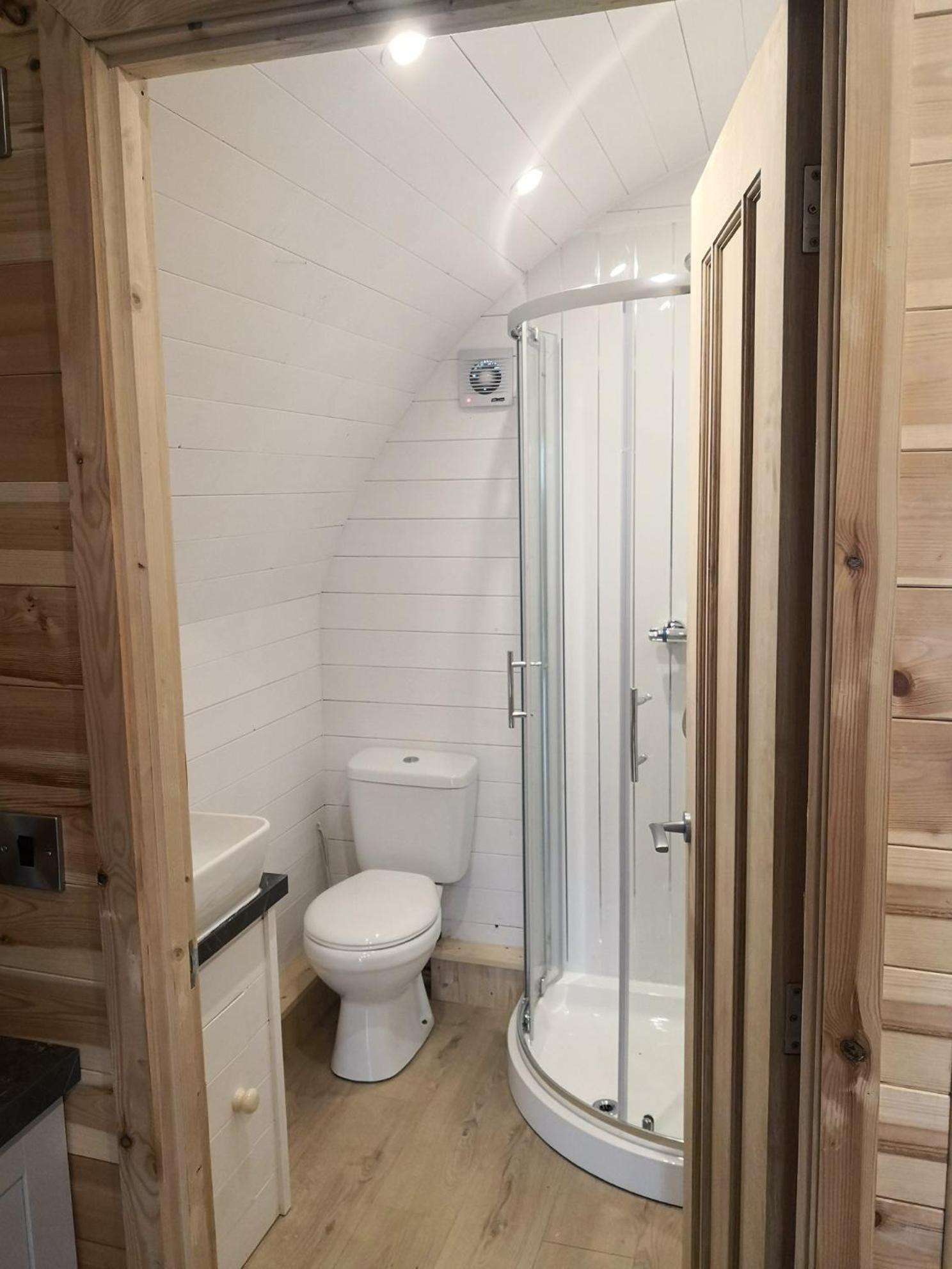 Pond View Pod 1 With Outdoor Hot Tub - Fife - Loch Leven - Lomond Hills Villa Kelty ภายนอก รูปภาพ