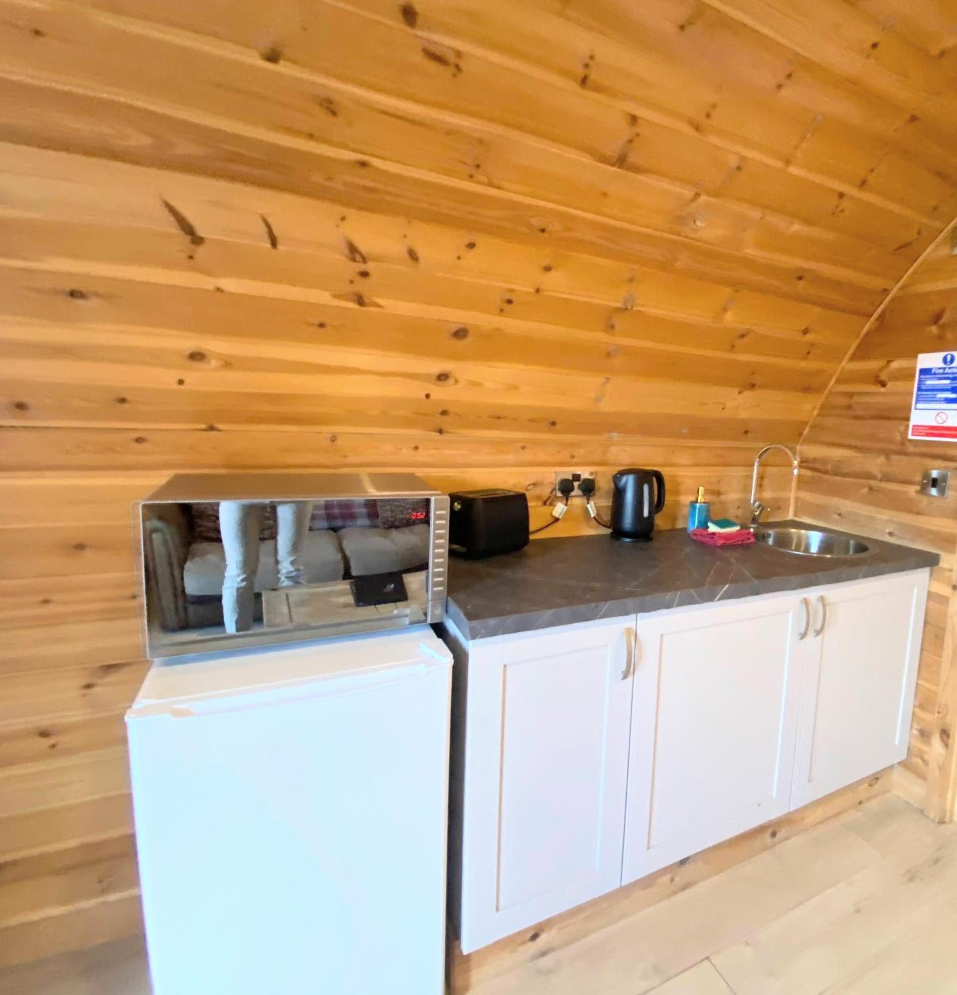 Pond View Pod 1 With Outdoor Hot Tub - Fife - Loch Leven - Lomond Hills Villa Kelty ภายนอก รูปภาพ