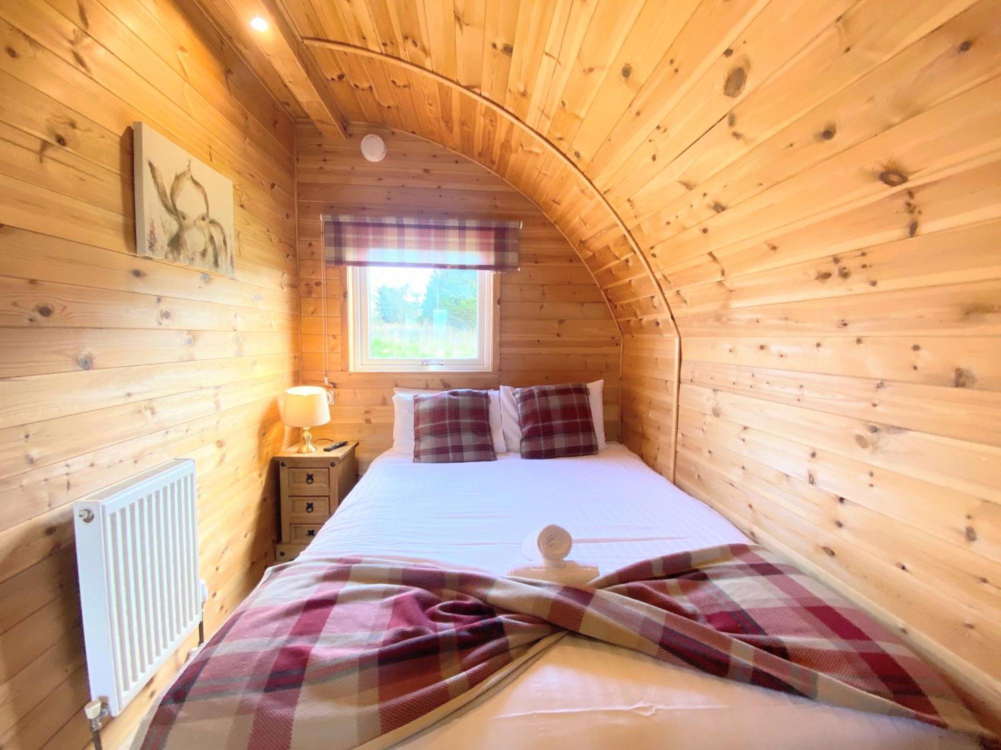 Pond View Pod 1 With Outdoor Hot Tub - Fife - Loch Leven - Lomond Hills Villa Kelty ภายนอก รูปภาพ