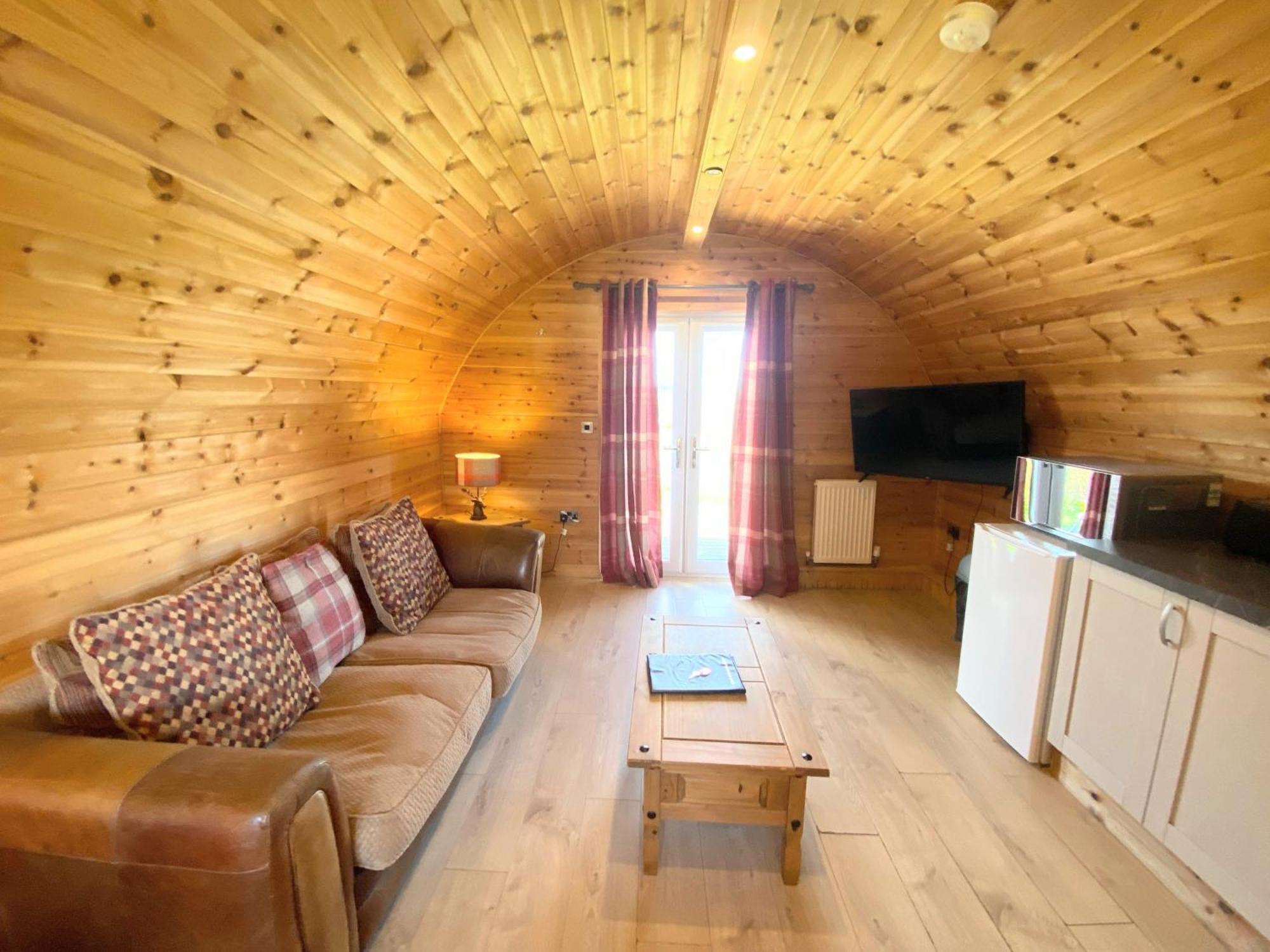 Pond View Pod 1 With Outdoor Hot Tub - Fife - Loch Leven - Lomond Hills Villa Kelty ภายนอก รูปภาพ